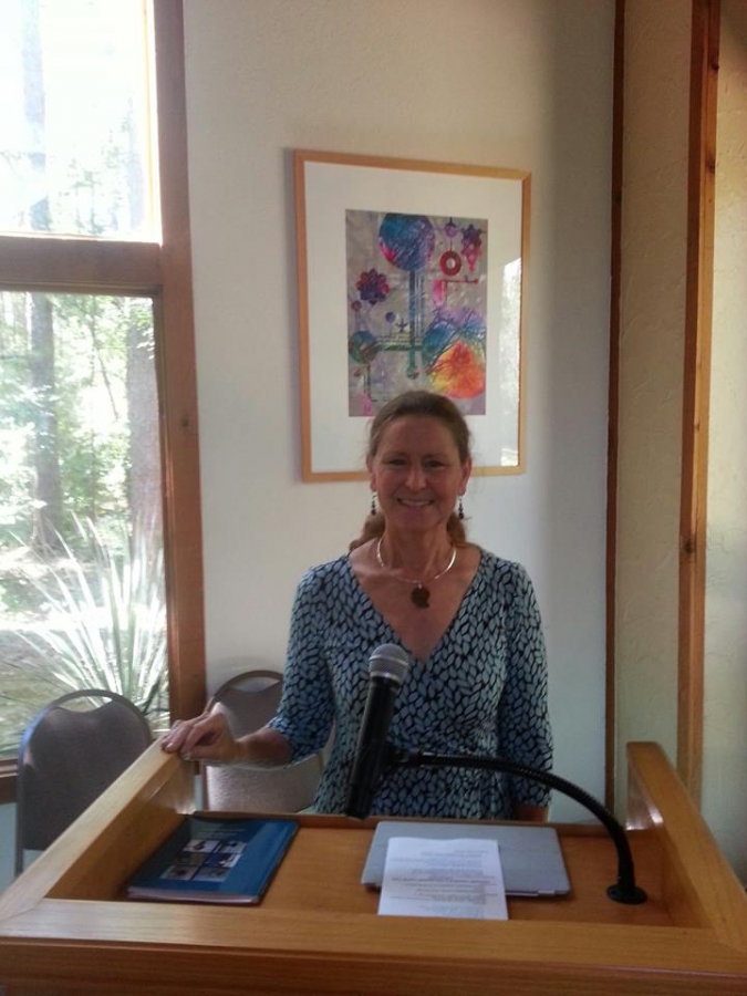 anne_speaking_at_uuft_8-2013